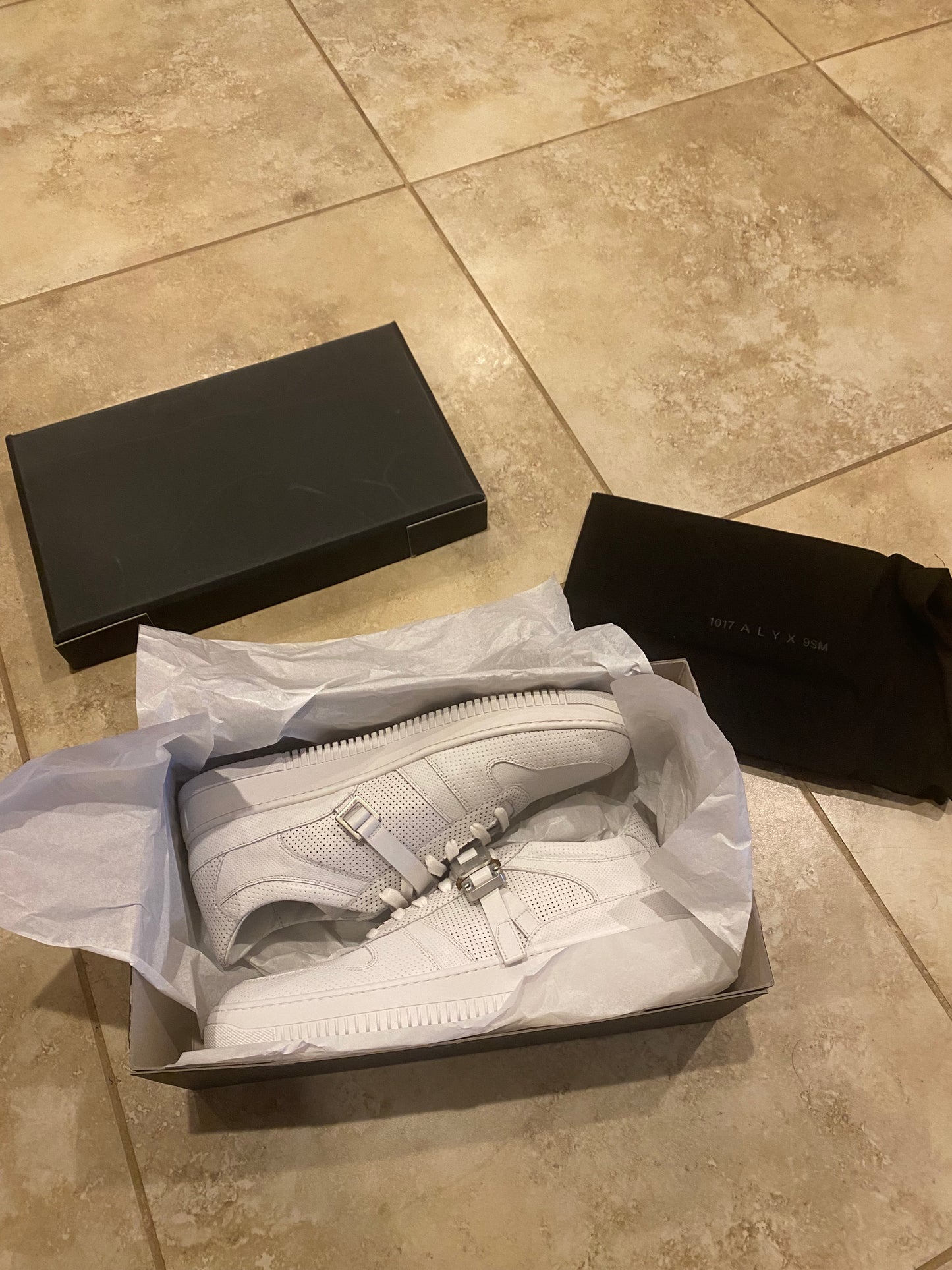 1017 Alyx 9SM Buckle Low top shoes