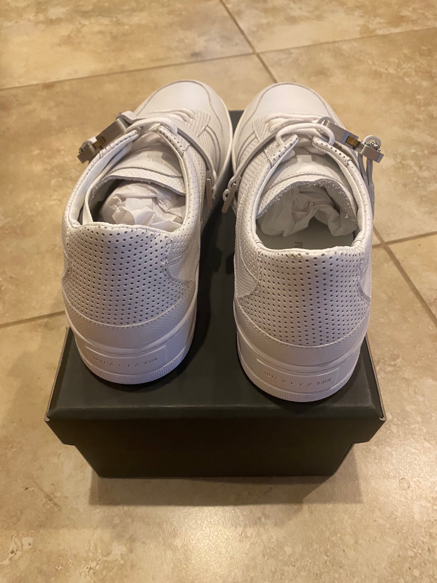 1017 Alyx 9SM Buckle Low top shoes