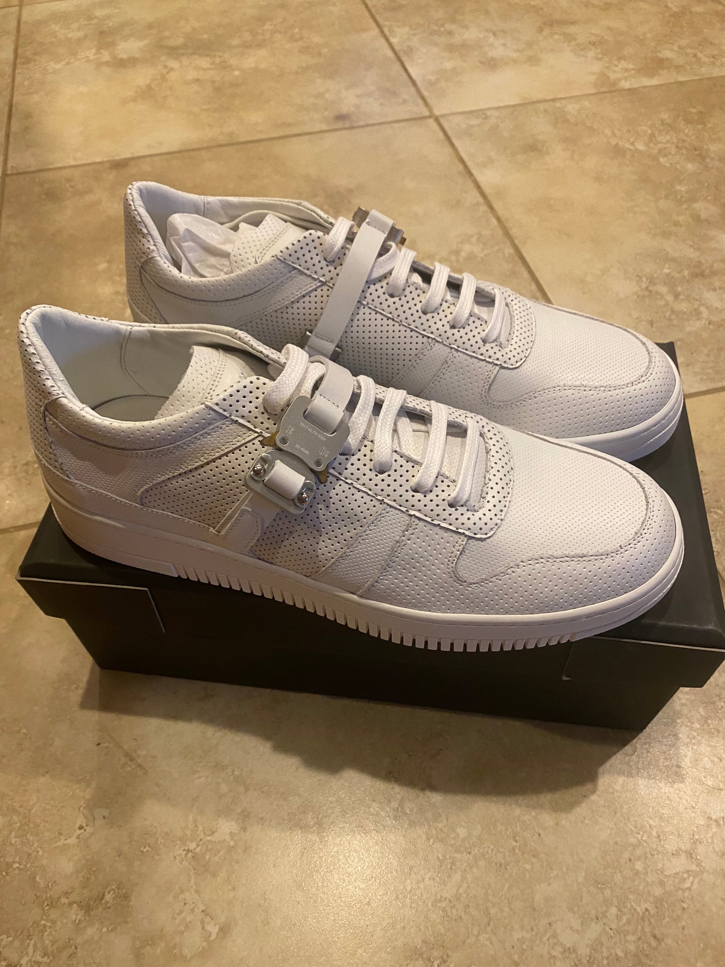1017 Alyx 9SM Buckle Low top shoes