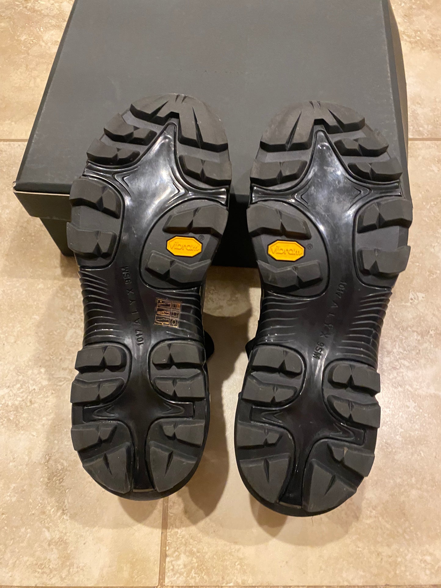 1017 Alyx 9SM Mid boots