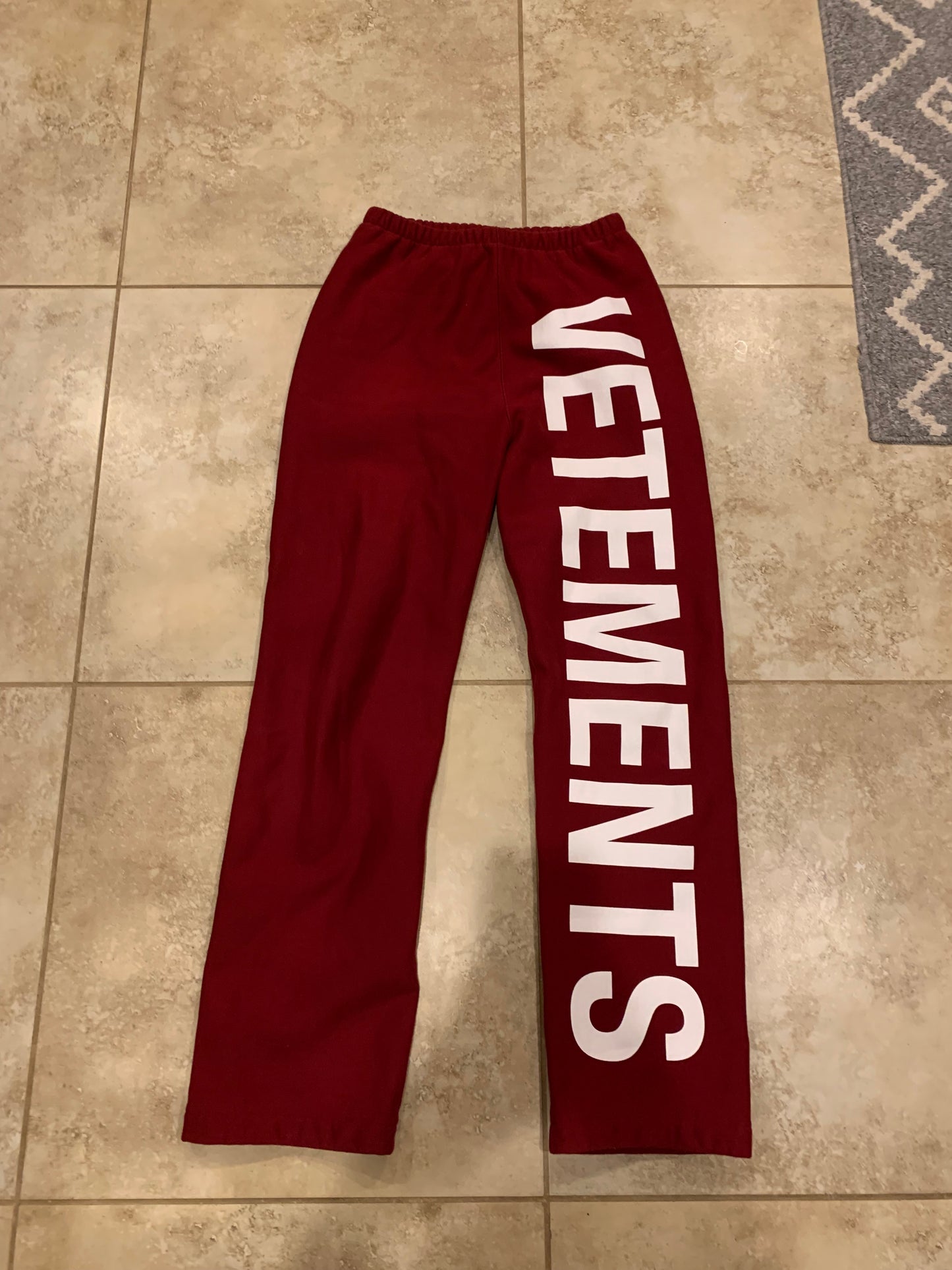 Vetements Spell out Red sweatpants